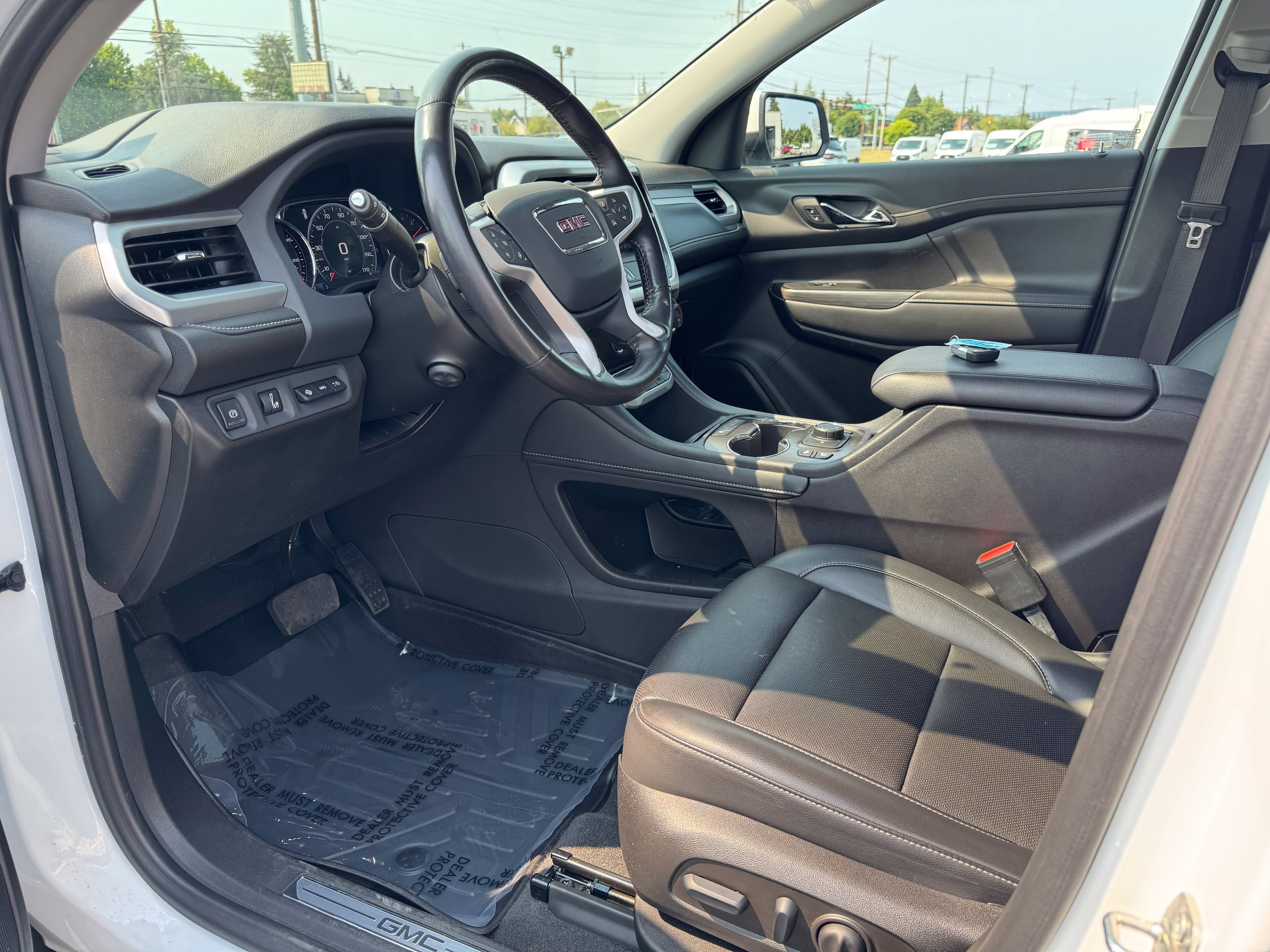 Used 2022 GMC Acadia SLT w/ Technology Package AWD/4WD image 17