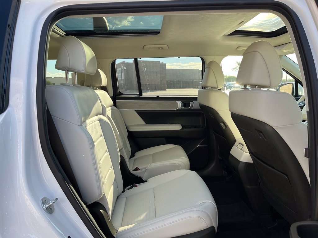 Used 2025 Hyundai Santa Fe Calligraphy FWD image 16