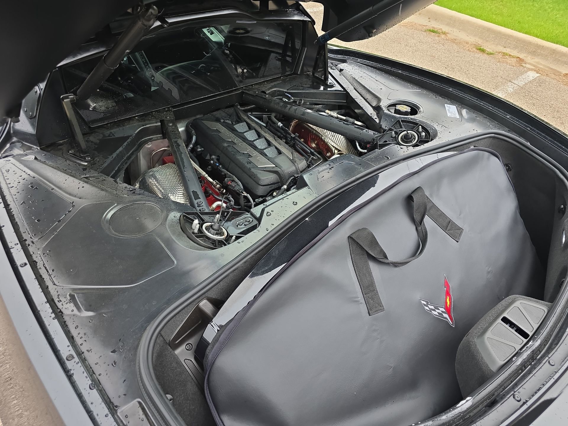 Used 2024 Chevrolet Corvette Stingray Preferred Cpe w/ Body-Color Dual Roof Package RWD image 22