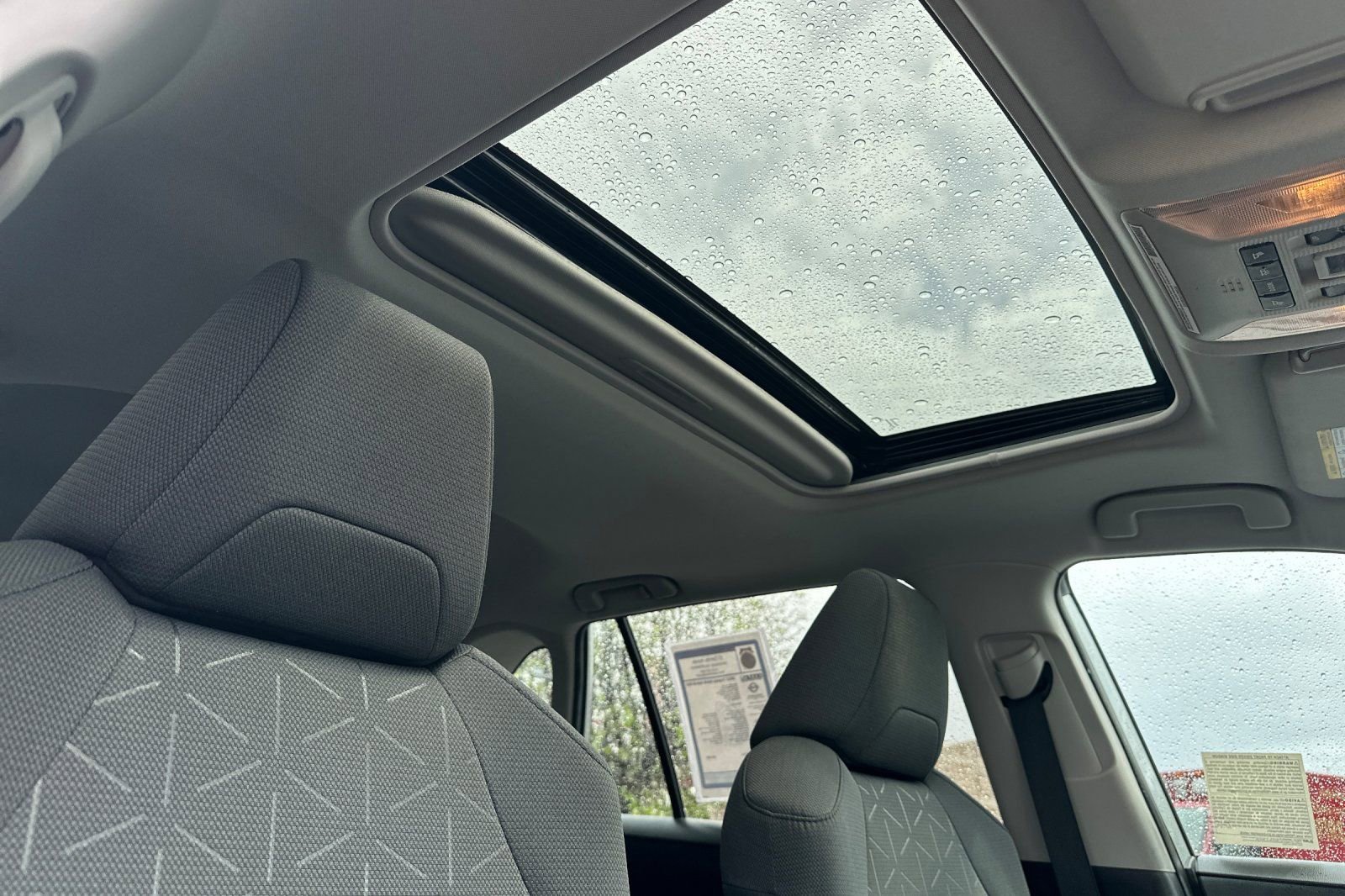 Used 2021 Toyota RAV4 XLE w/ Convenience Package image 20