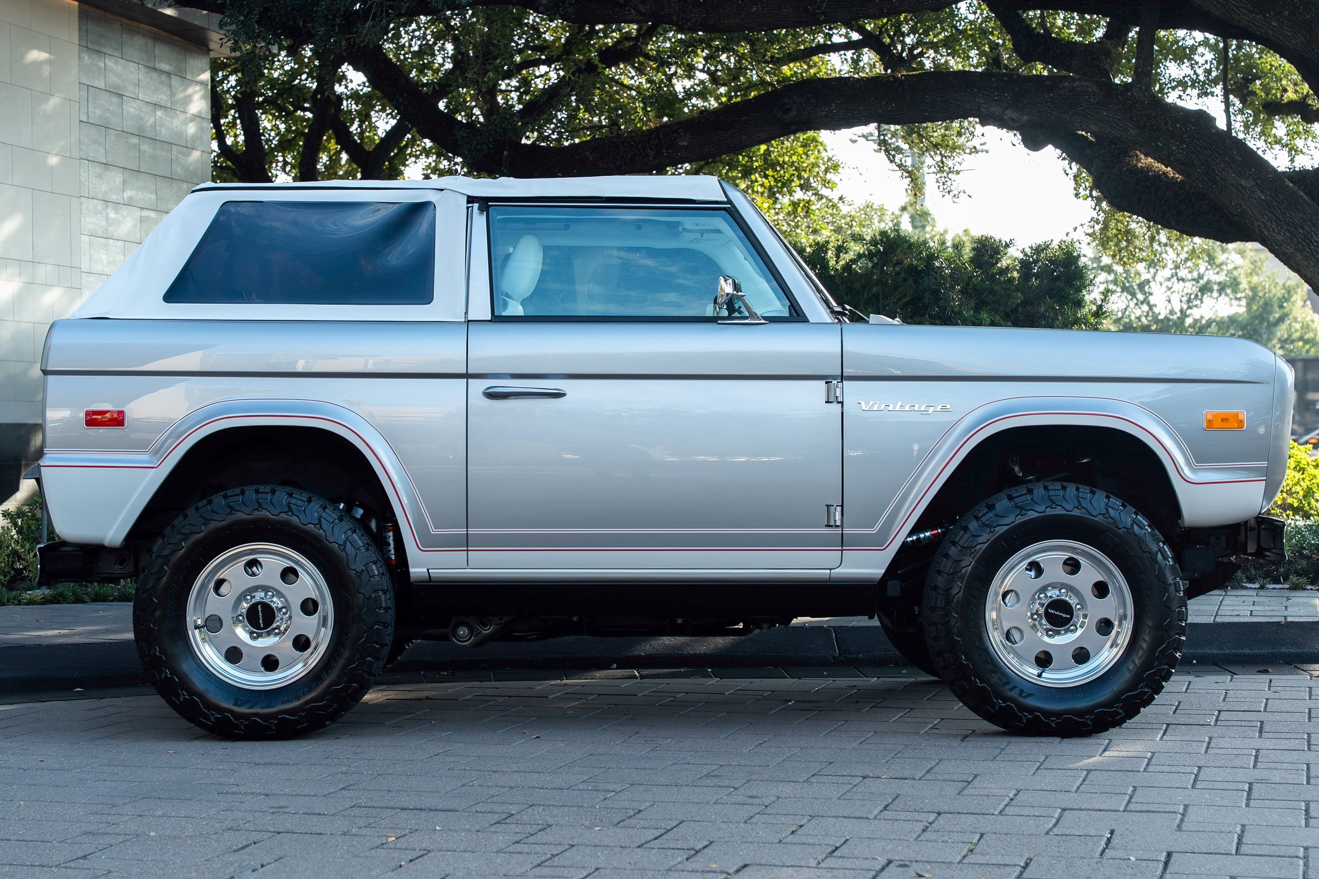 Used 2025 Ford Bronco Badlands image 5