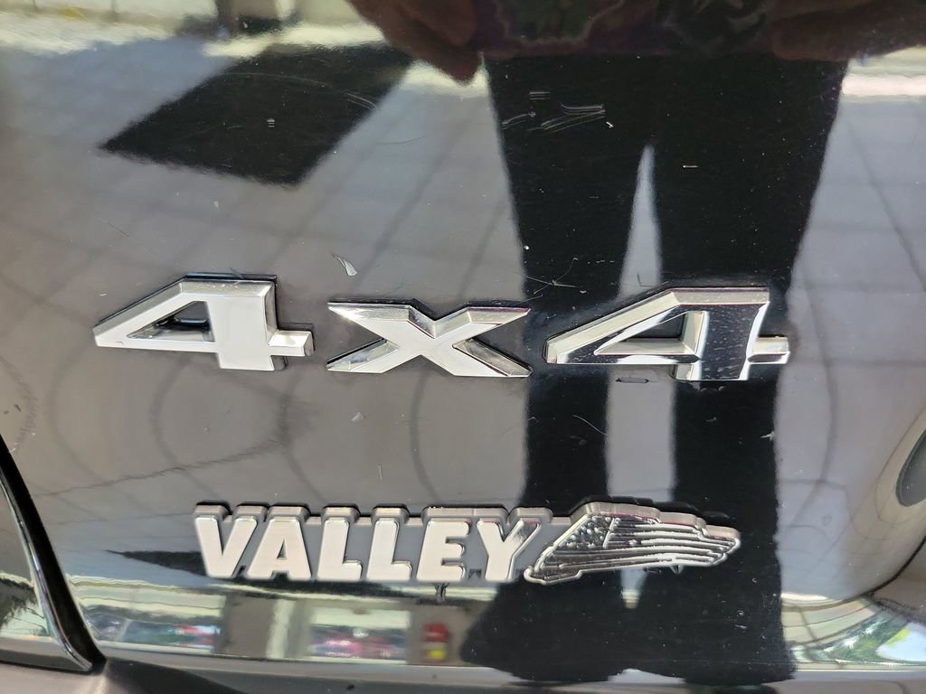 Used 2020 Jeep Cherokee Latitude Plus w/ Cold Weather Group AWD/4WD image 14