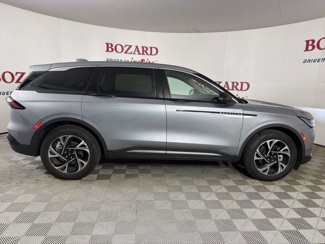 Used 2025 Lincoln Nautilus Premier image 8