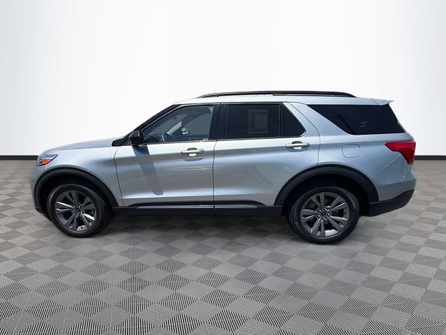 Used 2022 Ford Explorer XLT w/ Equipment Group 202A AWD/4WD image 4