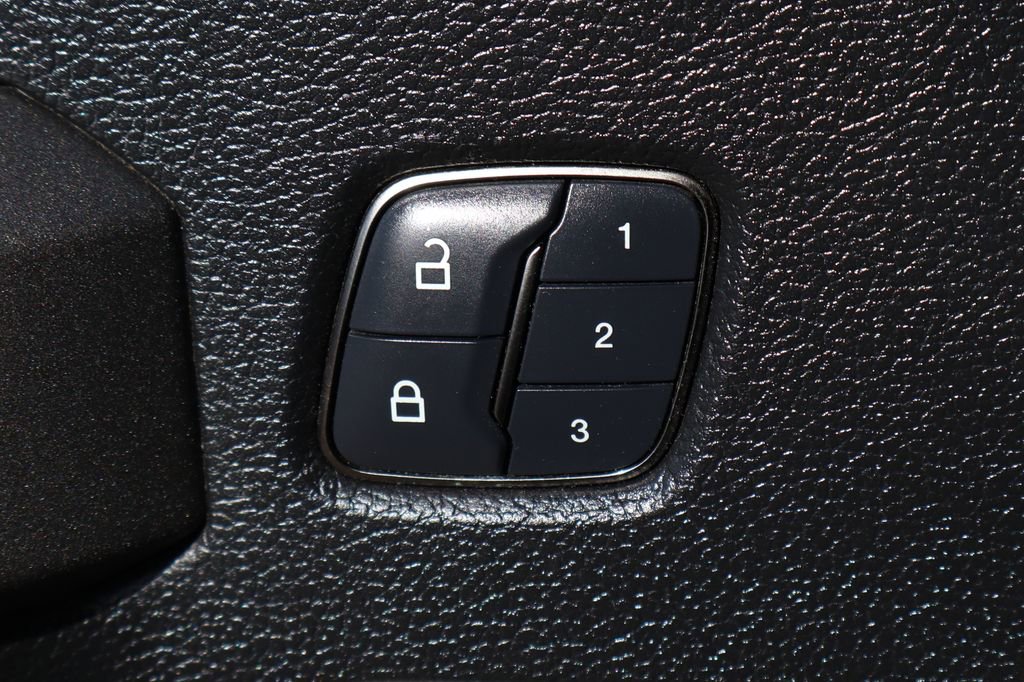 Used 2018 Ford F150 Raptor w/ Equipment Group 802A Luxury image 18