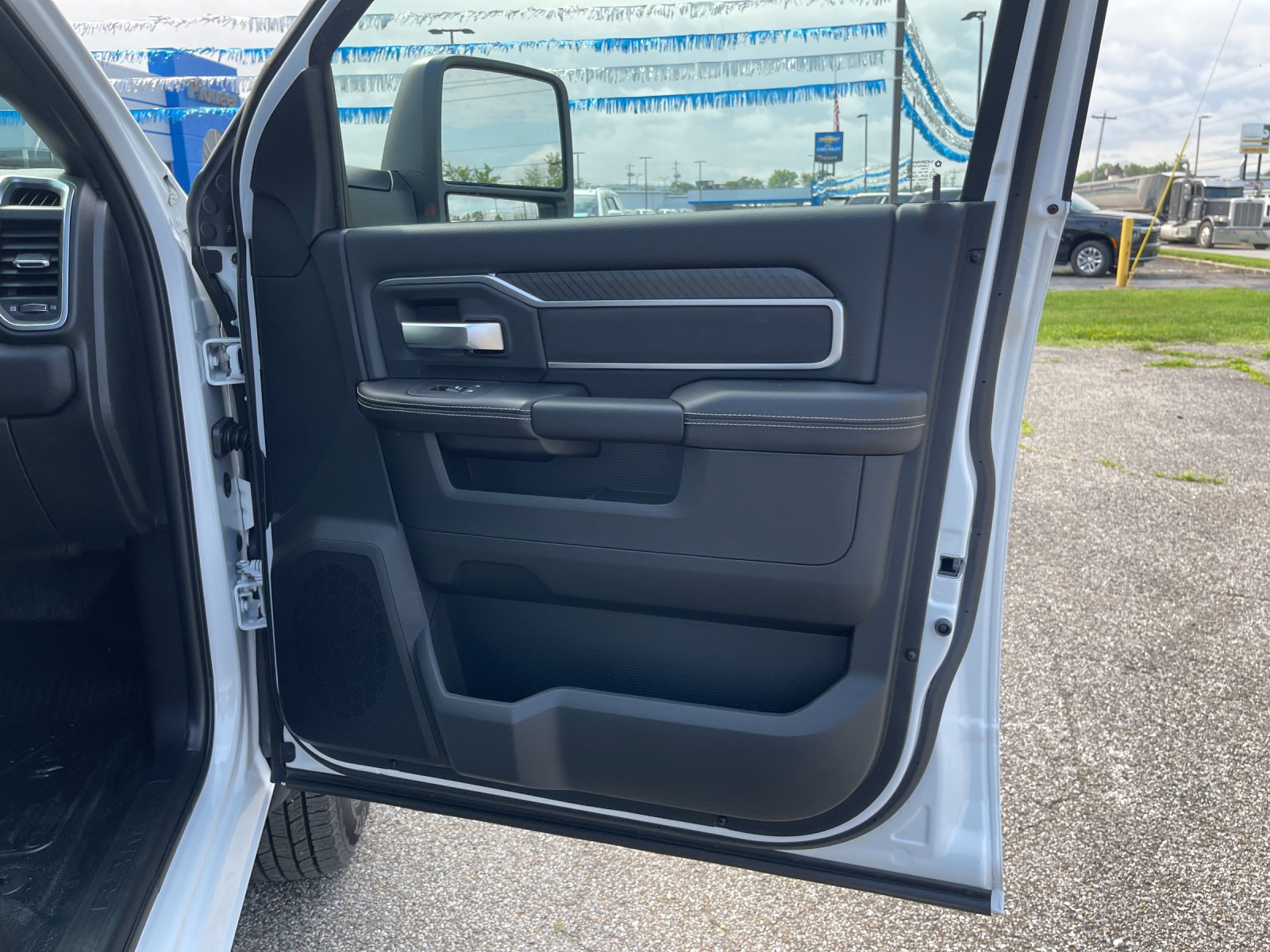 New 2026 RAM 3500 Big Horn AWD/4WD image 18