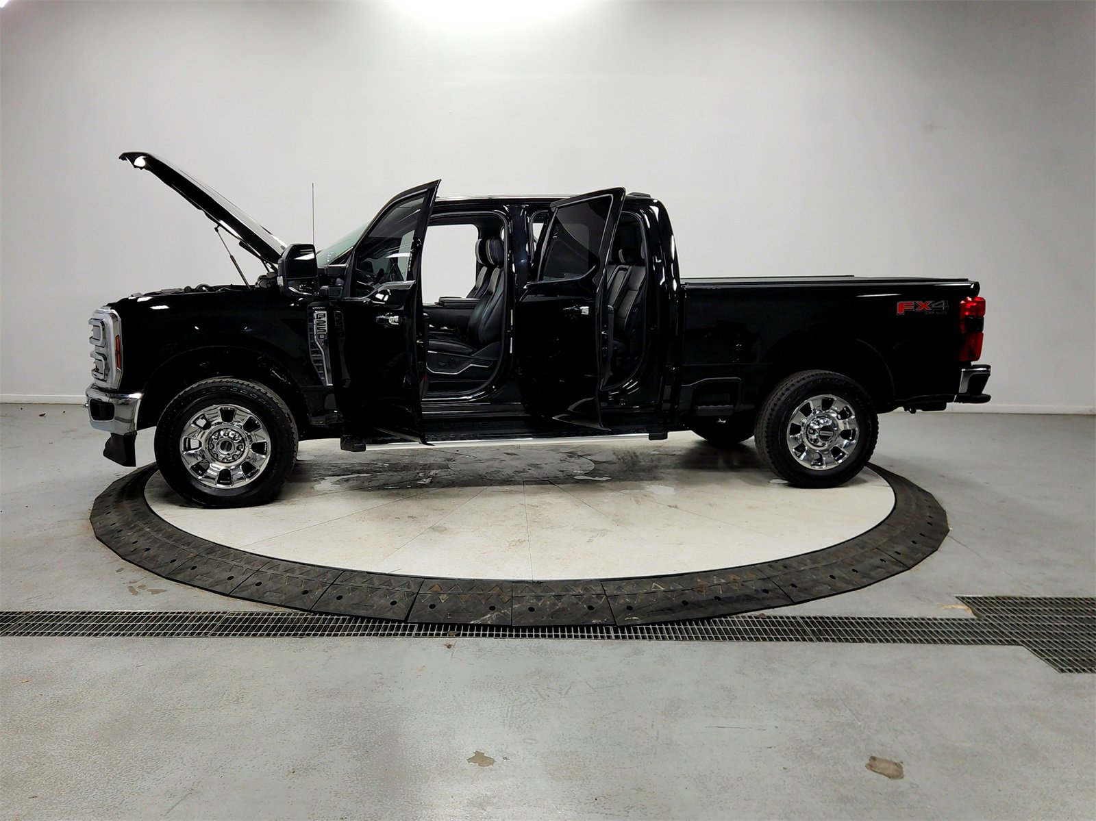 Used 2024 Ford F250 Lariat w/ Chrome Package image 12