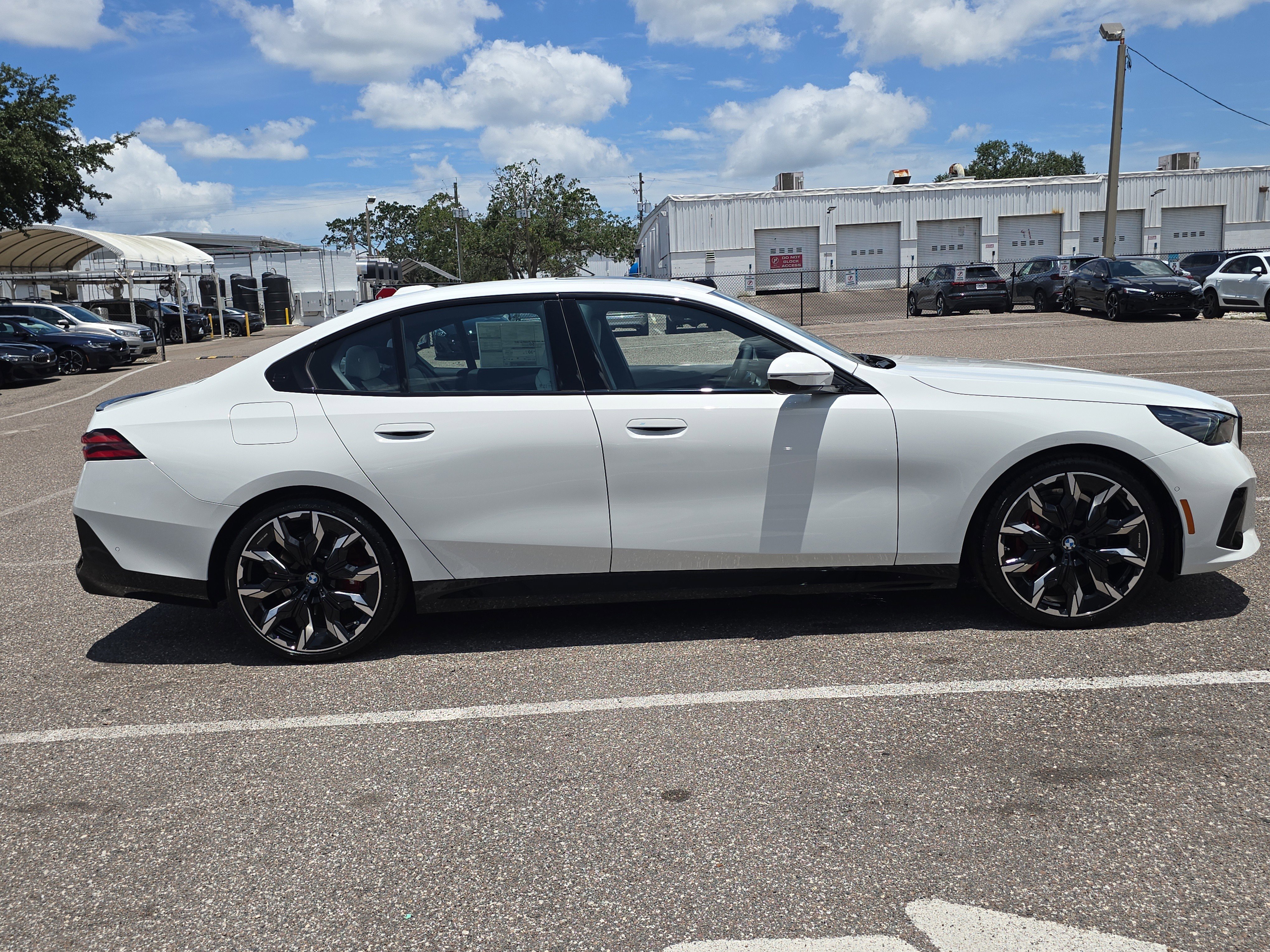 New 2026 BMW 530i xDrive w/ M Sport Package image 4