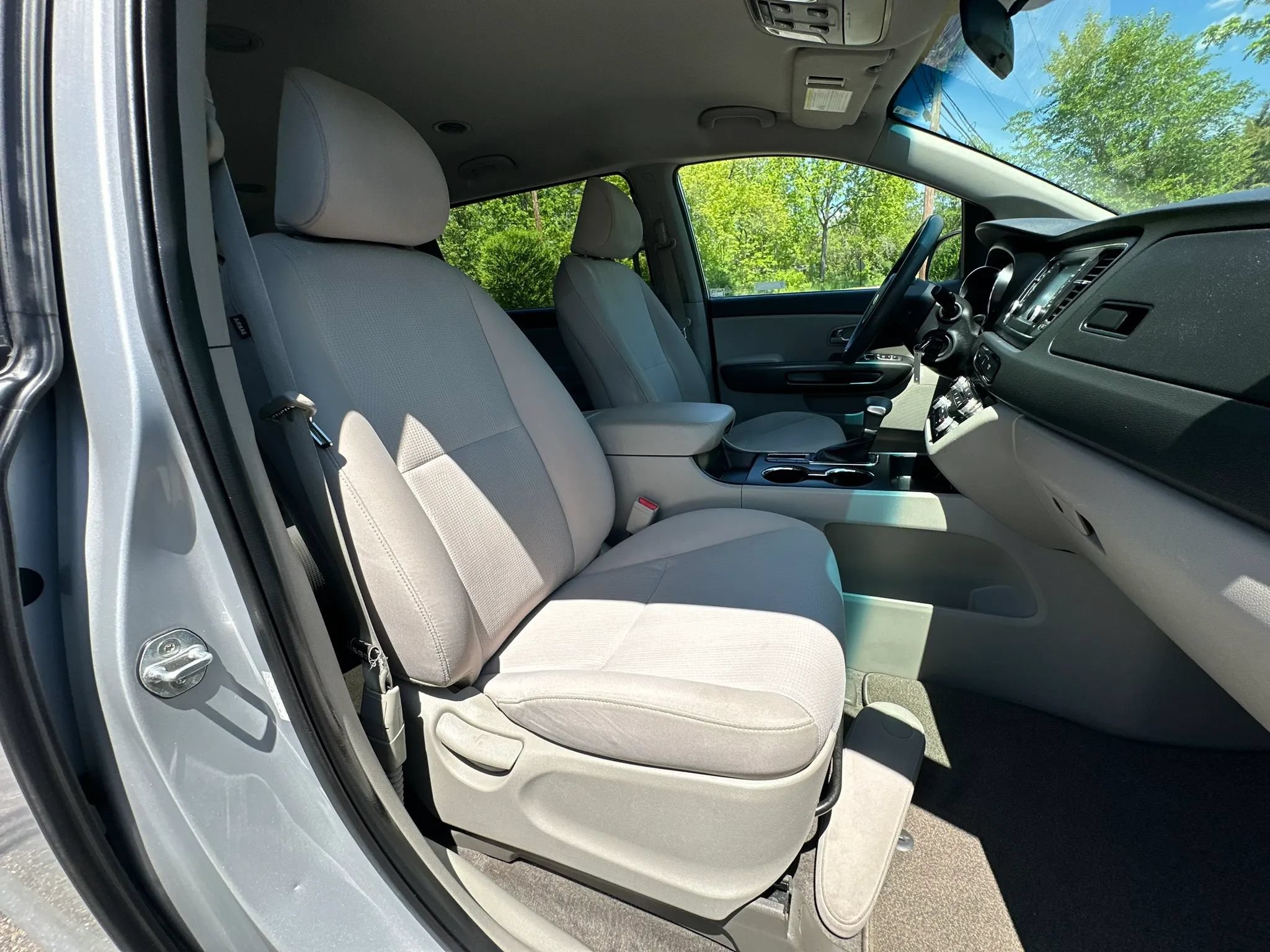 Used 2019 Kia Sedona LX FWD image 26