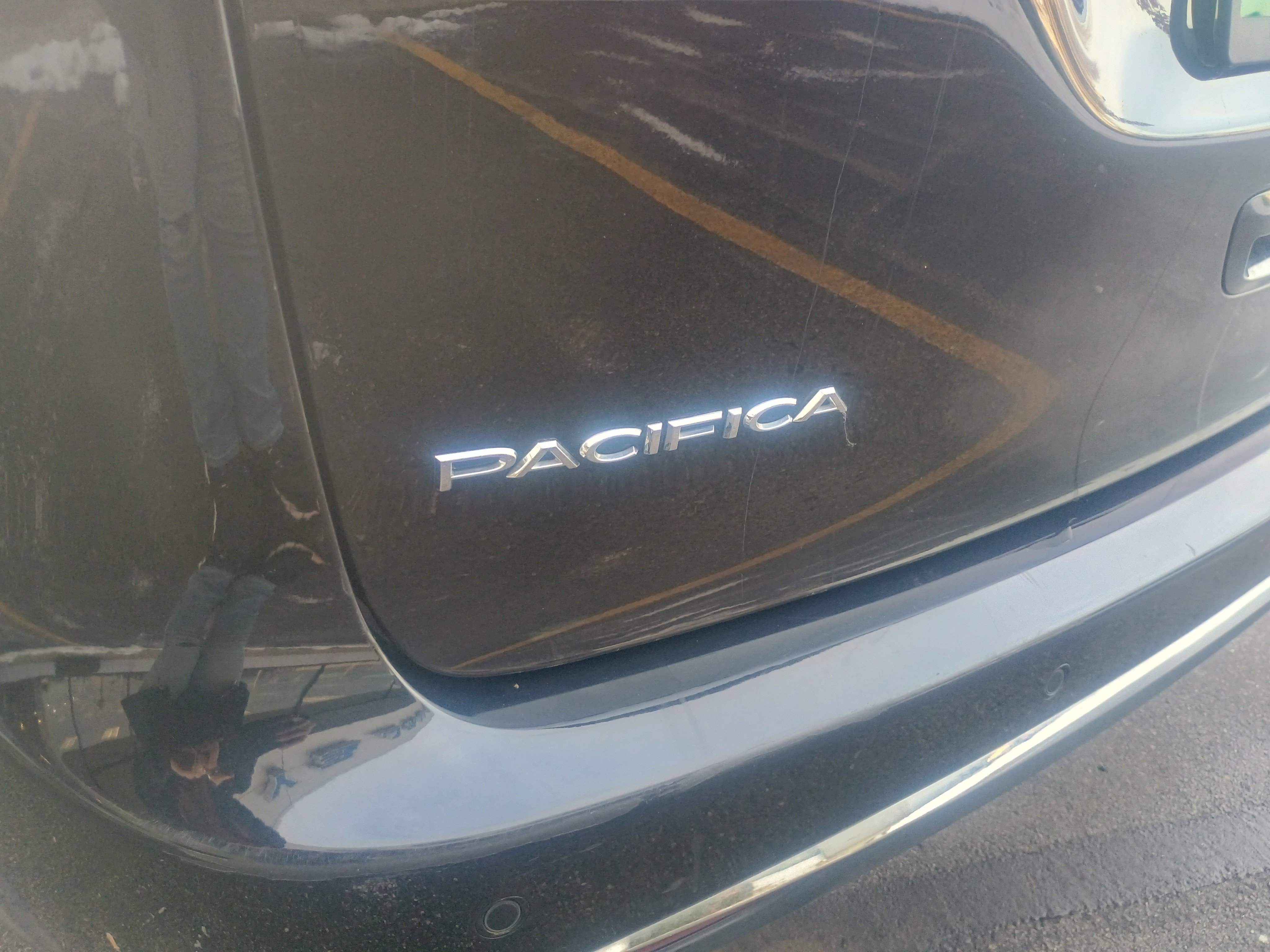 Used 2024 Chrysler Pacifica Touring-L image 7