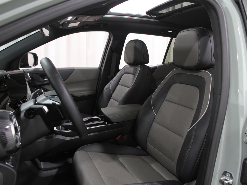 Used 2026 Chevrolet Equinox LT w/ Convenience Package II image 5