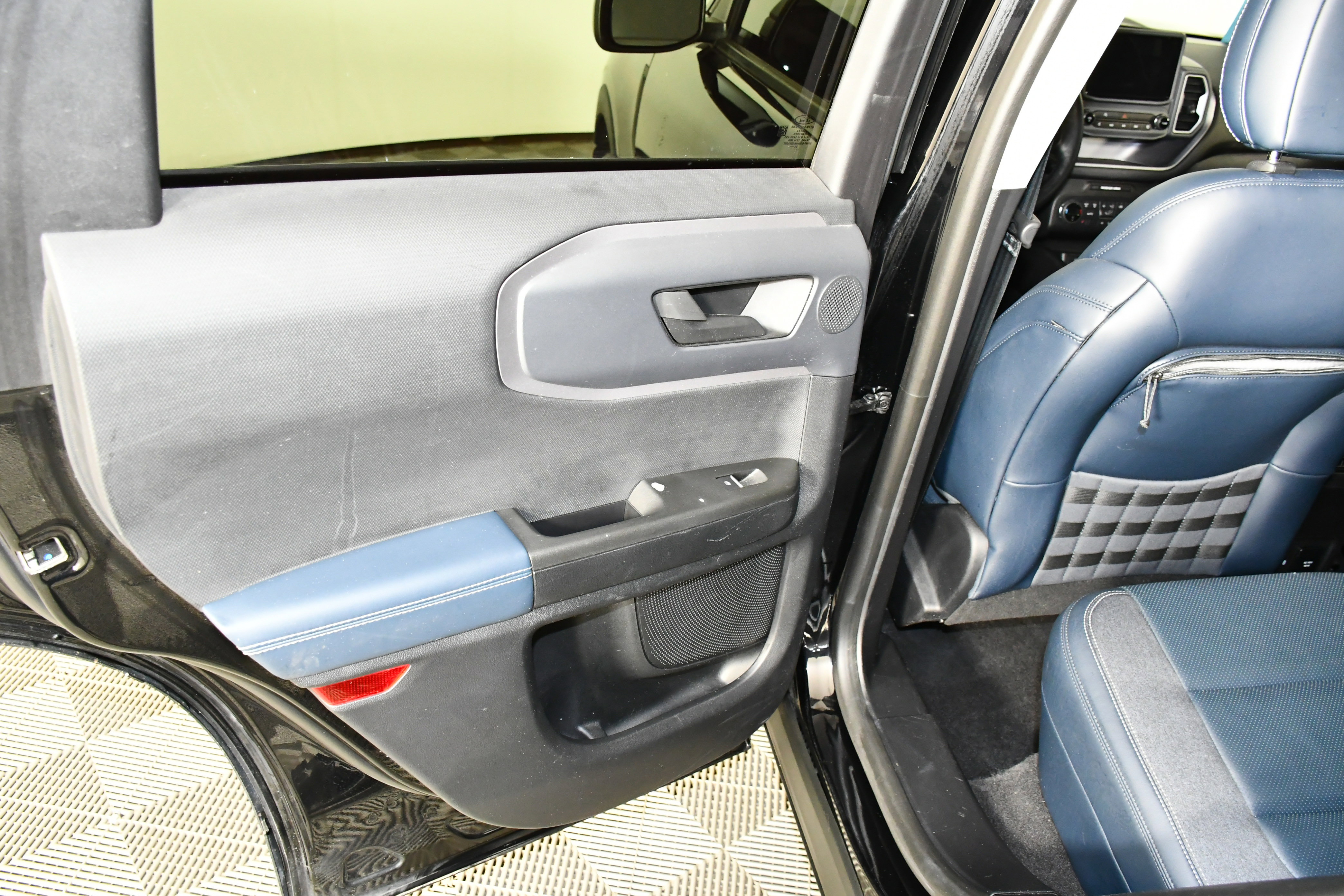 Used 2021 Ford Bronco Sport Outer Banks w/ Outer Banks Package (96D) image 47