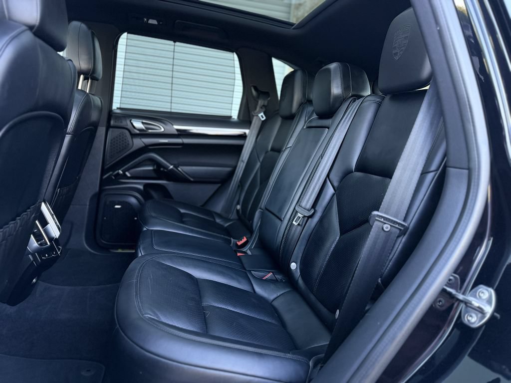 Used 2017 Porsche Cayenne S Platinum AWD/4WD image 17