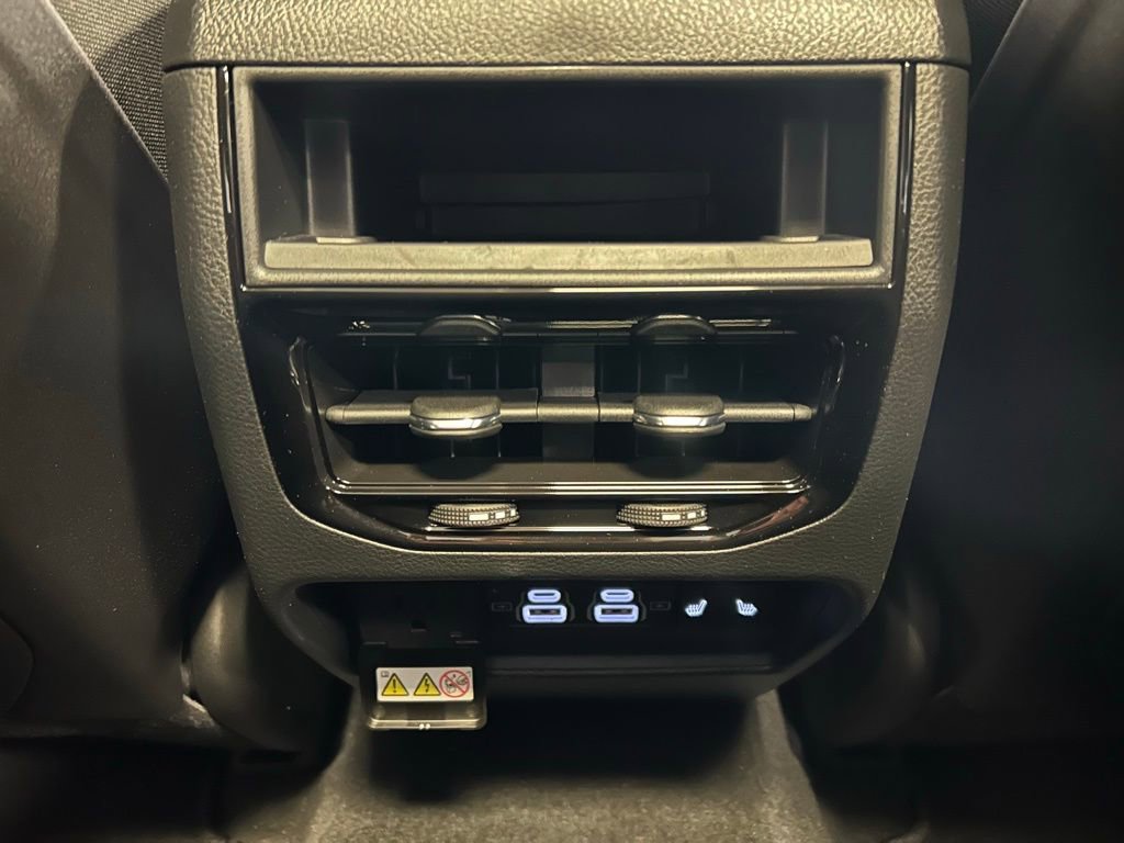 New 2025 Jeep Grand Cherokee Limited w/ Luxury Tech Group II image 21