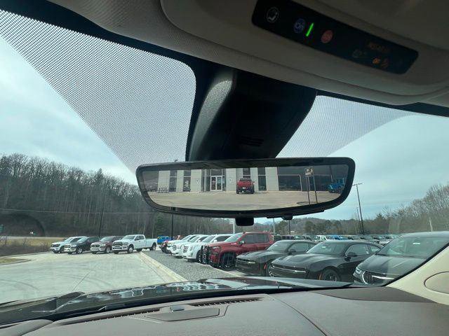 Used 2021 GMC Yukon XL Denali w/ Denali Premium Package image 19