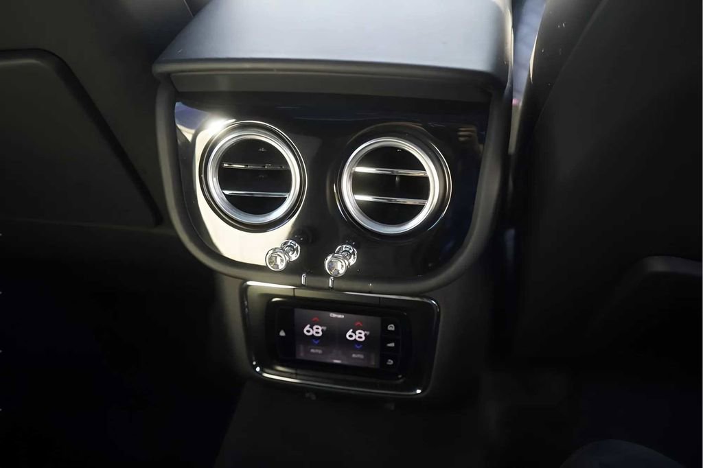 Used 2018 Bentley Bentayga image 36