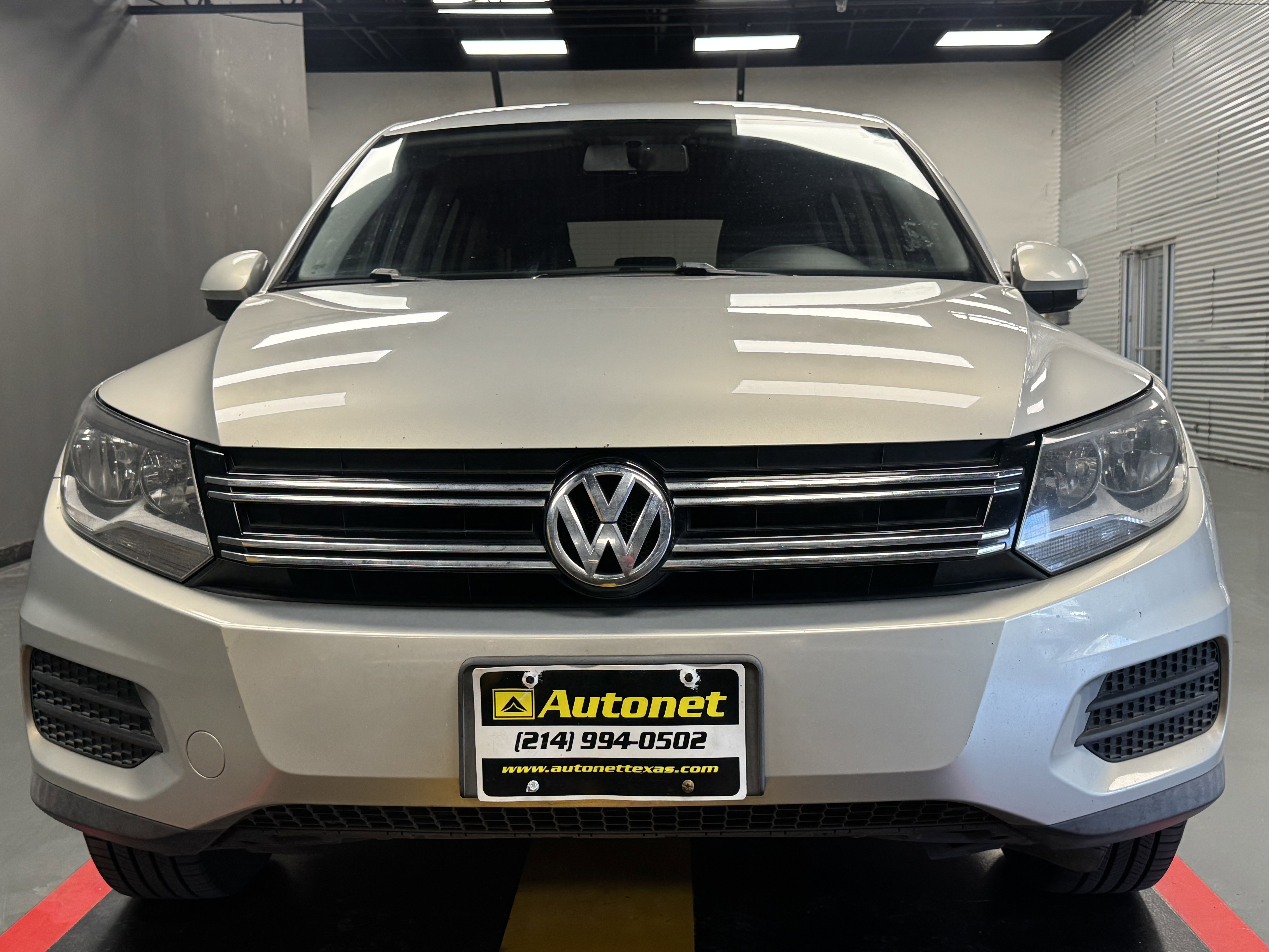 Used 2014 Volkswagen Tiguan S image 8