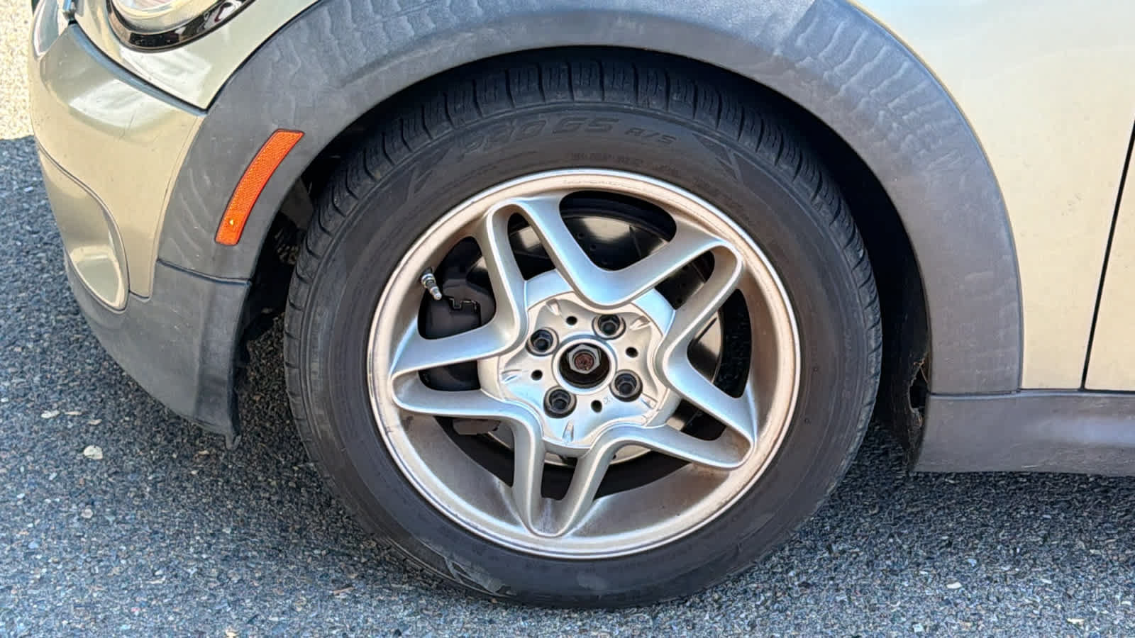 Used 2010 MINI Cooper Clubman S FWD image 9
