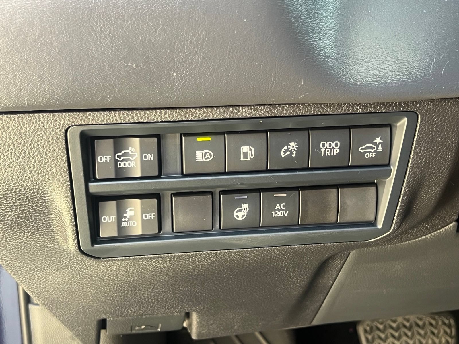 Used 2025 Toyota Tundra Platinum AWD/4WD image 28