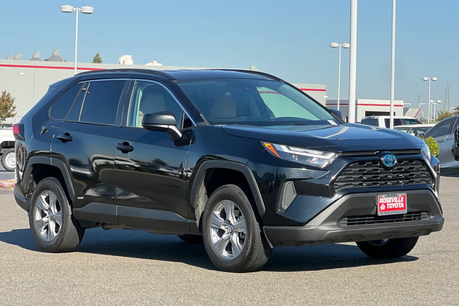 Used 2023 Toyota RAV4 LE AWD/4WD image 5