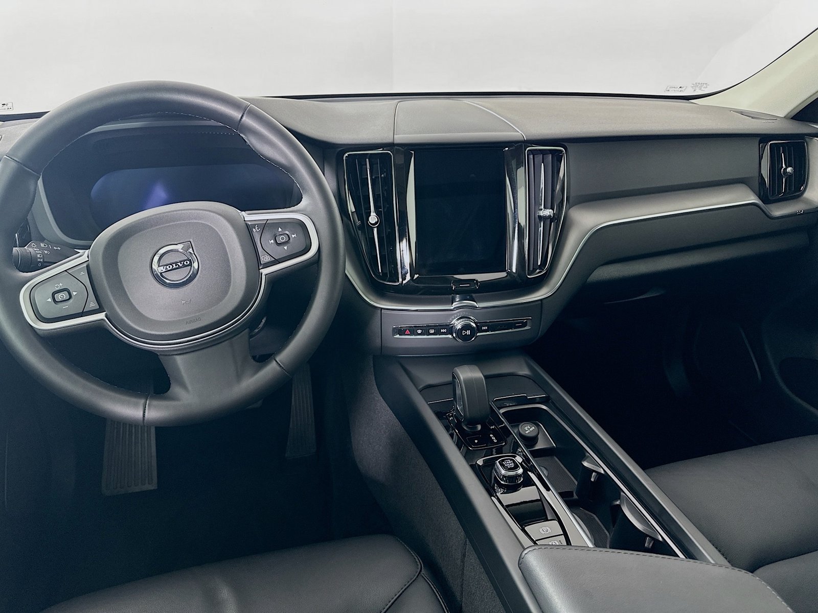 Certified 2025 Volvo XC60 B5 Core AWD/4WD image 23