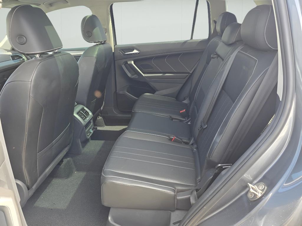 Used 2022 Volkswagen Tiguan SE w/ Panoramic Sunroof Package image 25