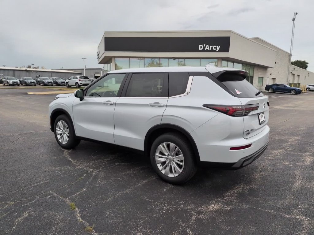 New 2026 Mitsubishi Outlander ES AWD/4WD image 12
