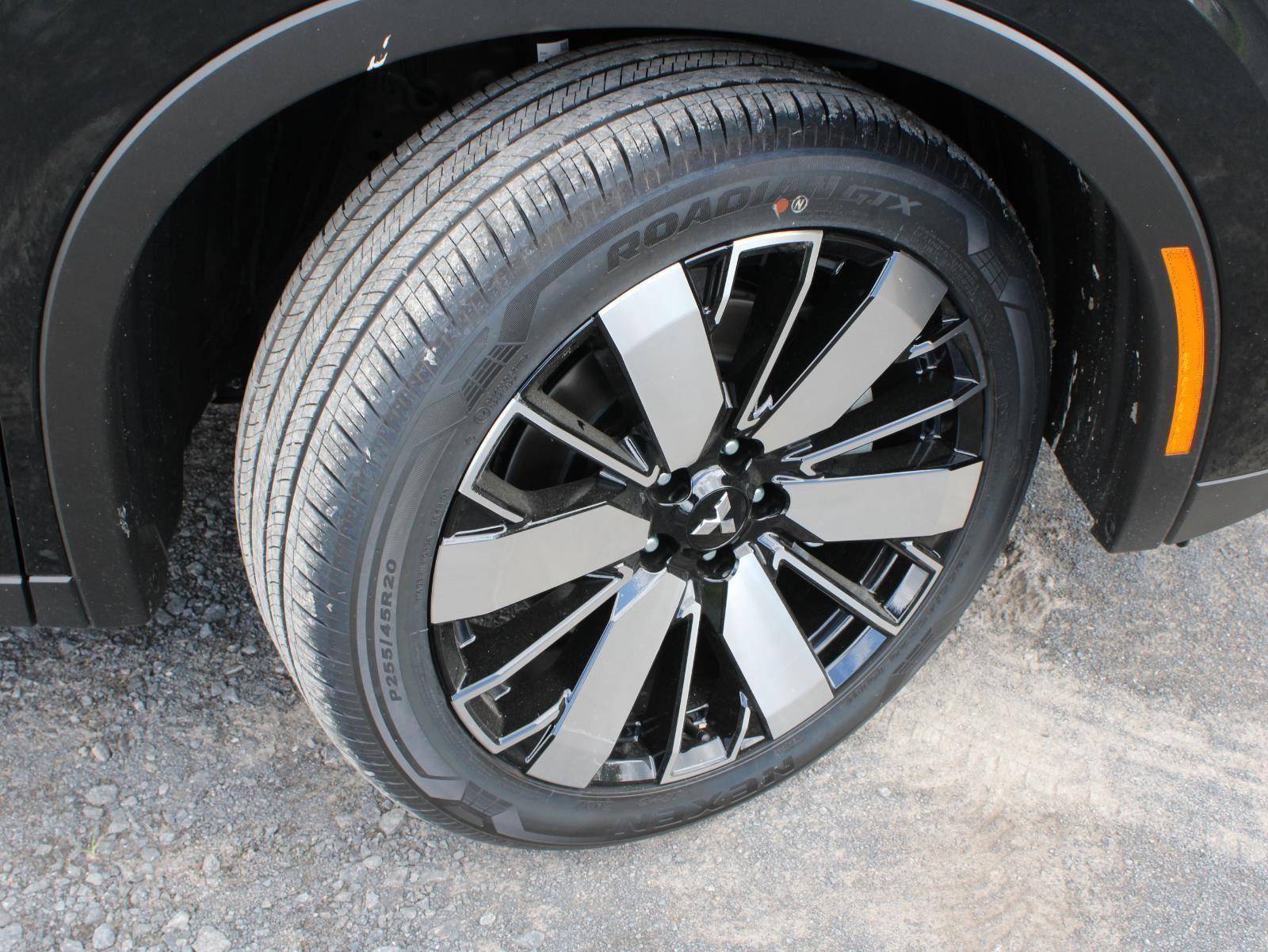 New 2025 Mitsubishi Outlander SE image 12
