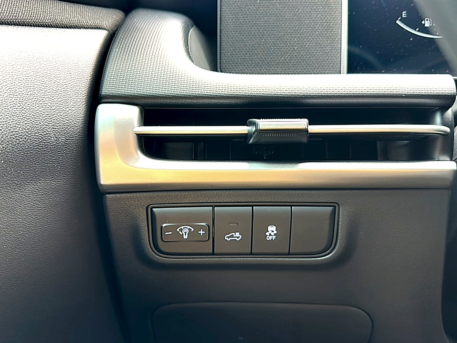 Used 2025 Hyundai Santa Cruz SEL FWD image 33