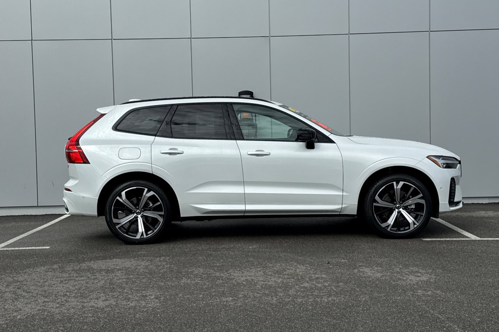 Used 2024 Volvo XC60 B5 Ultimate w/ Climate Package AWD/4WD image 6