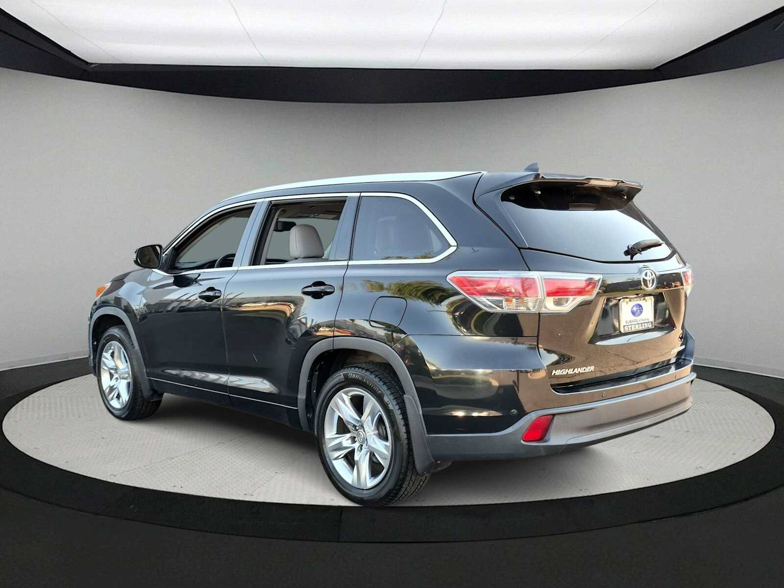 Used 2015 Toyota Highlander Limited AWD/4WD image 6