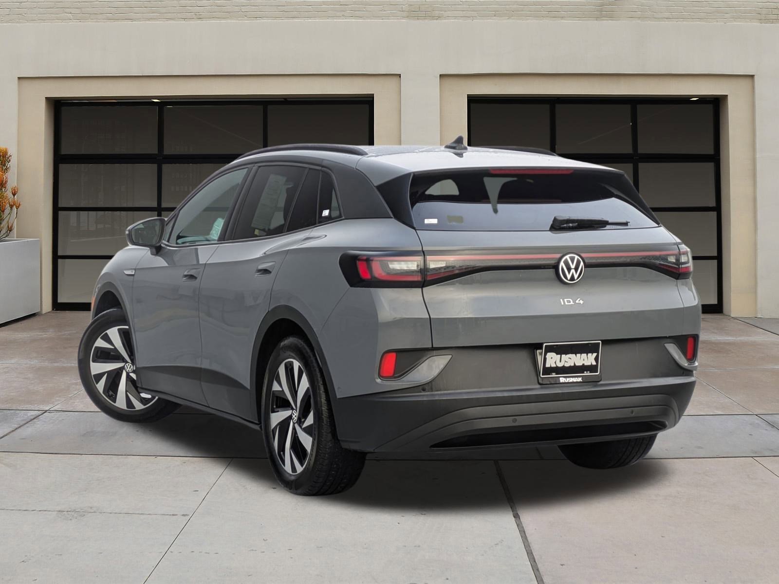 Used 2023 Volkswagen ID.4 Pro image 2