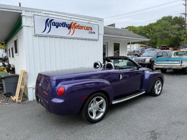 Used 2004 Chevrolet SSR w/ Preferred Equipment Group RWD image 3