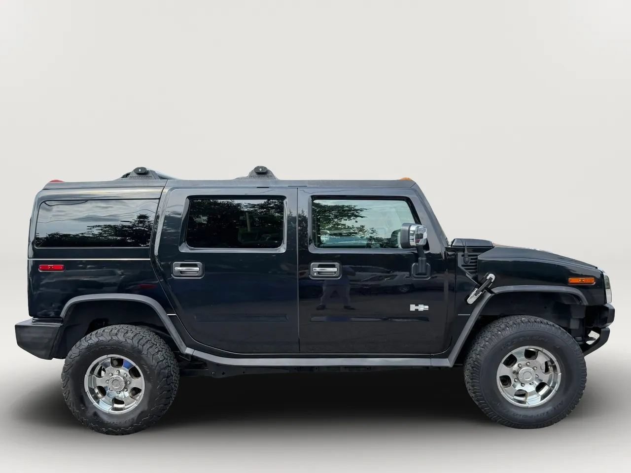 Used 2004 HUMMER H2 SUT w/ Preferred Equipment Group AWD/4WD image 2