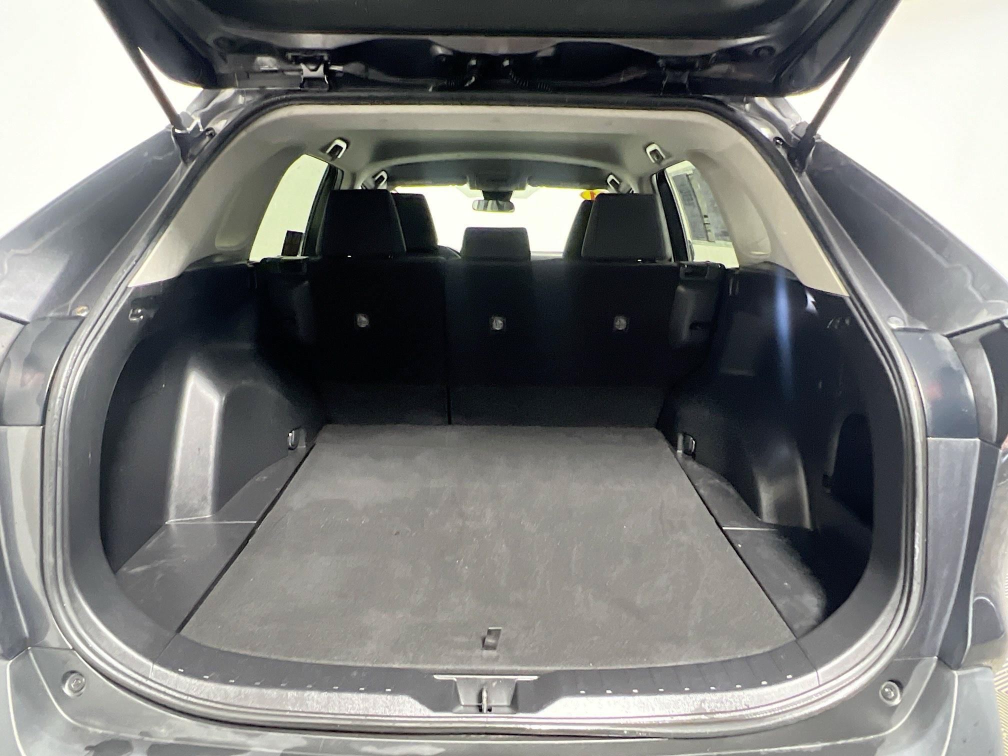 Used 2021 Toyota RAV4 LE FWD image 32