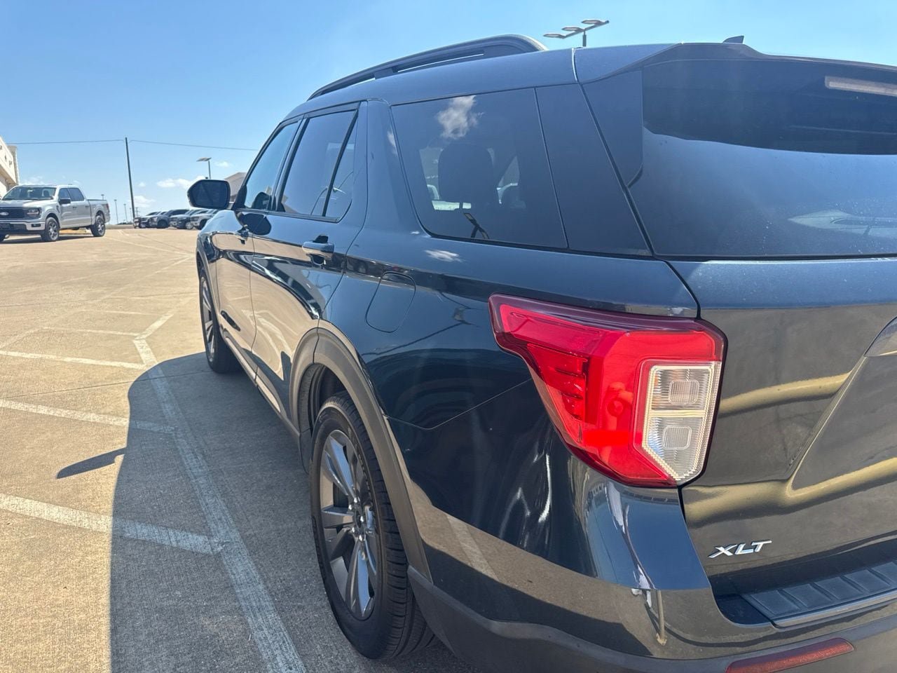 Used 2022 Ford Explorer XLT w/ Equipment Group 202A RWD image 6