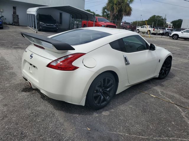 Used 2016 Nissan 370Z Coupe RWD image 4