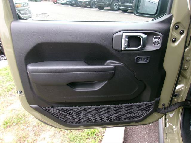 Certified 2025 Jeep Gladiator Sport AWD/4WD image 6
