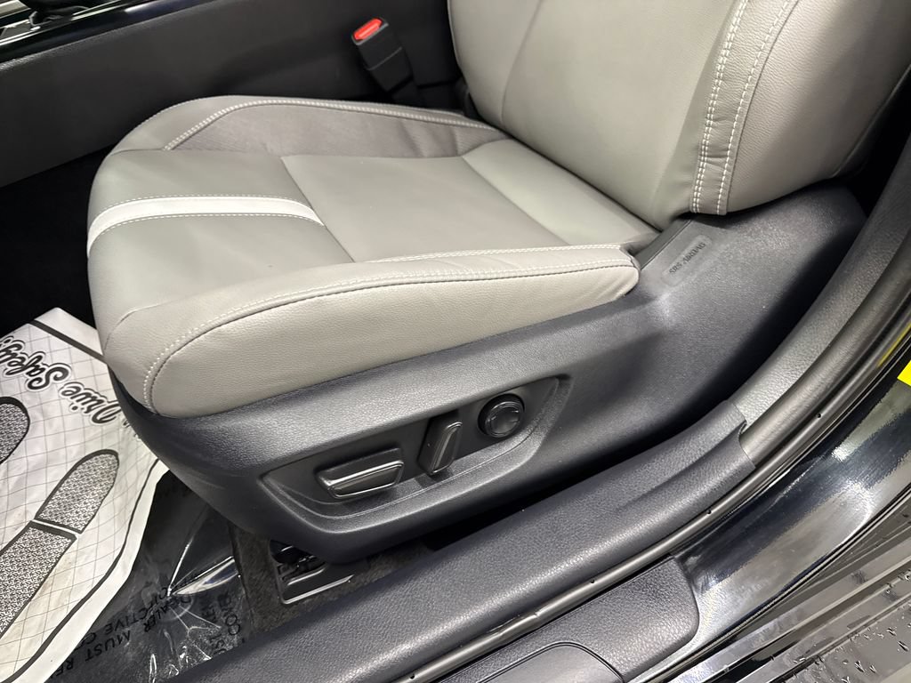 Used 2025 Toyota Camry SE w/ Convenience Package AWD/4WD image 12