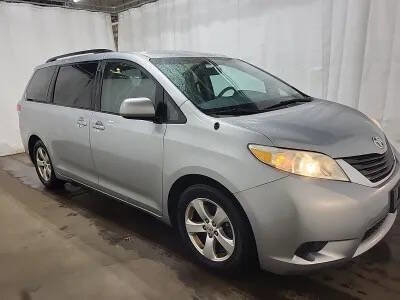 Used 2014 Toyota Sienna LE image 6