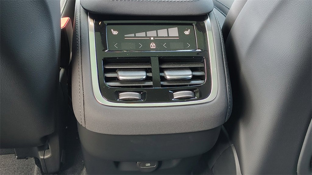 New 2026 Volvo XC90 B6 Plus w/ Protection Package Premier image 30