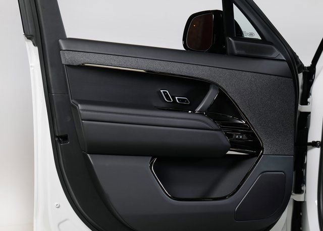 New 2025 Land Rover Range Rover Sport SE image 24