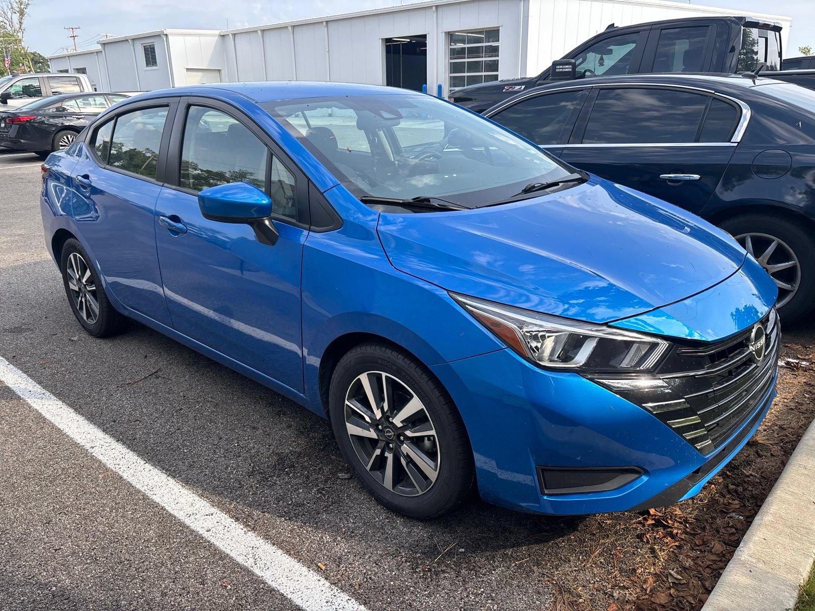 Used 2024 Nissan Versa SV FWD image 2