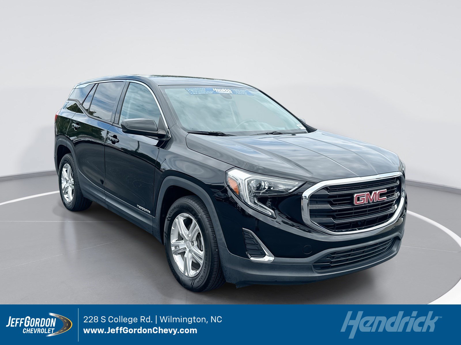 Used 2020 GMC Terrain SLE FWD image 1