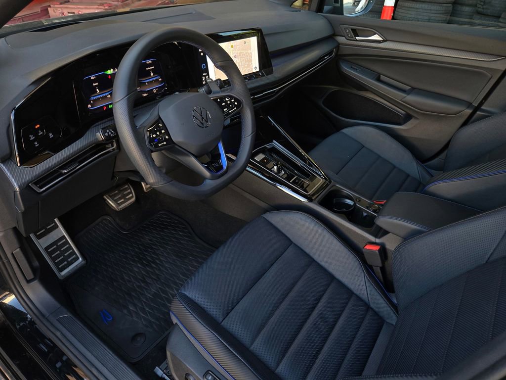 Used 2024 Volkswagen Golf R image 11