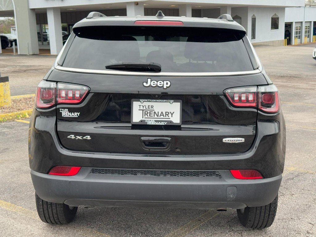 Used 2024 Jeep Compass Latitude AWD/4WD image 10