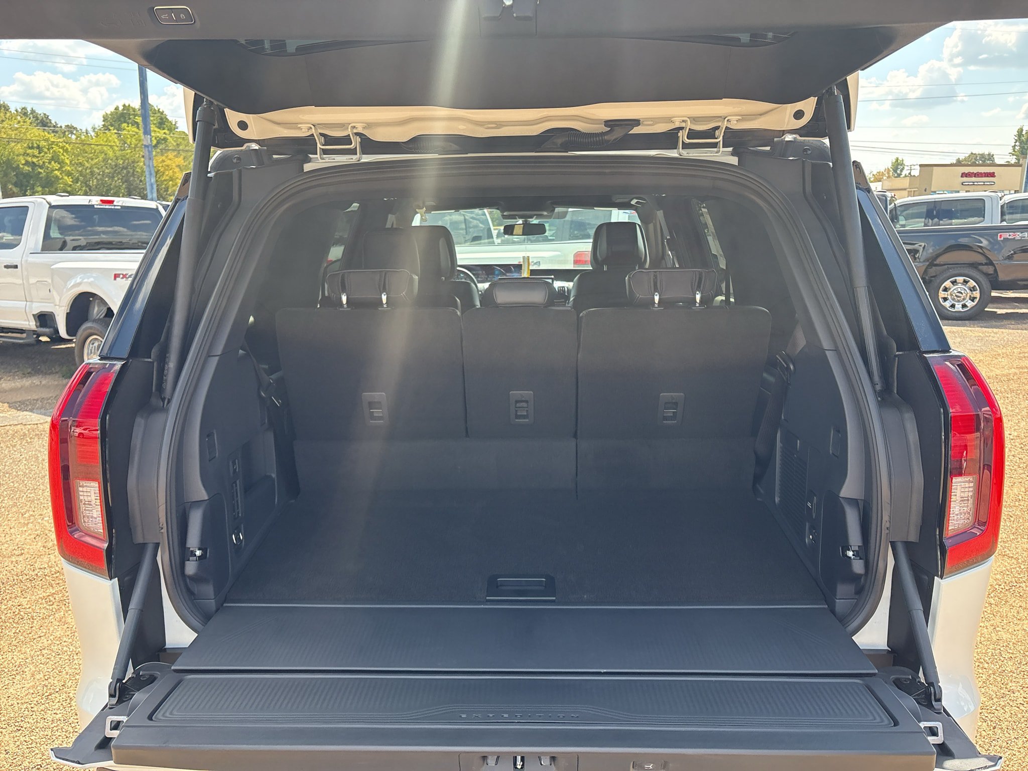 New 2027 Ford Expedition Platinum w/ Stealth Appearance Package AWD/4WD image 38