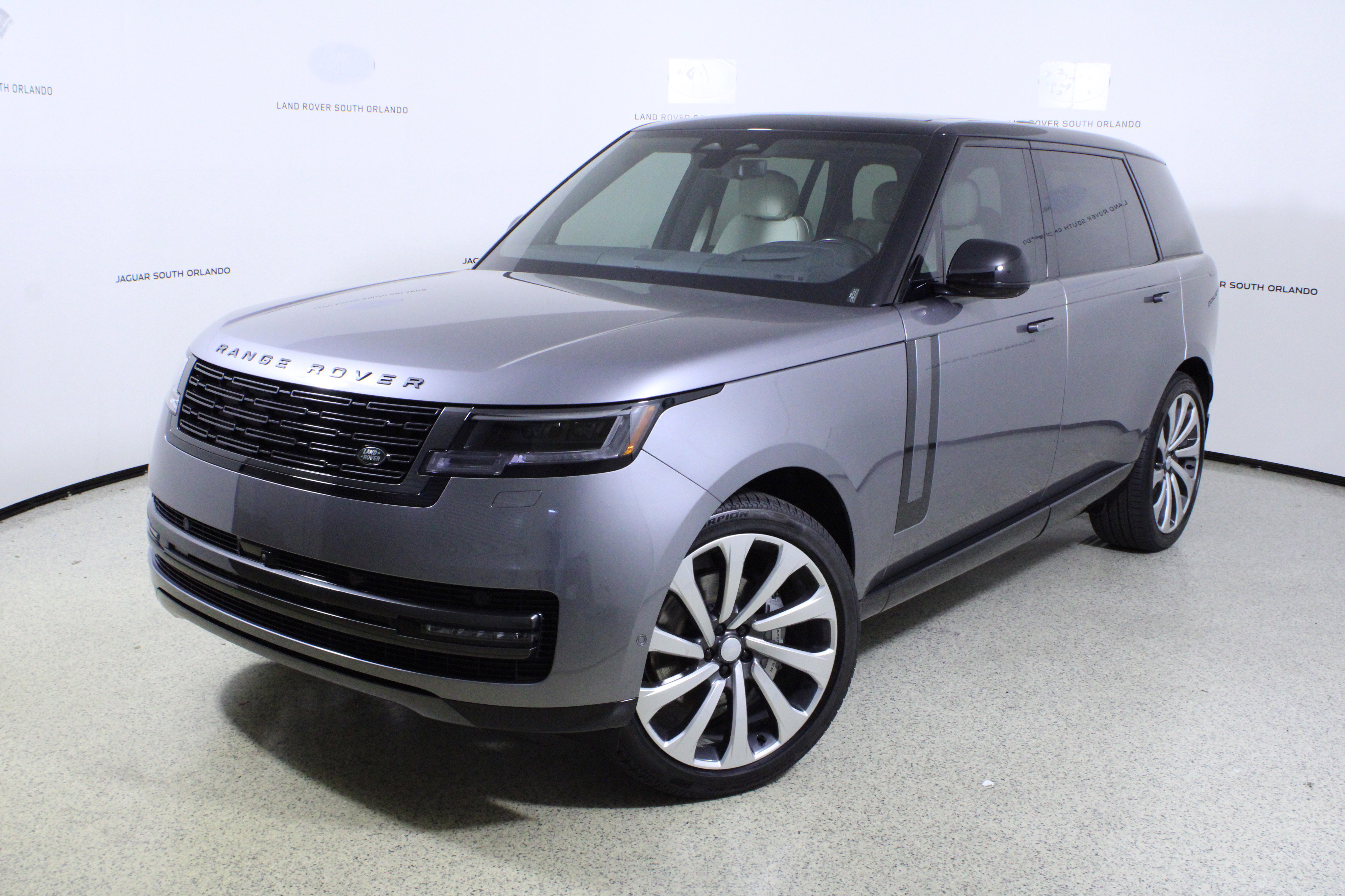 New 2025 Land Rover Range Rover Long Wheelbase SE