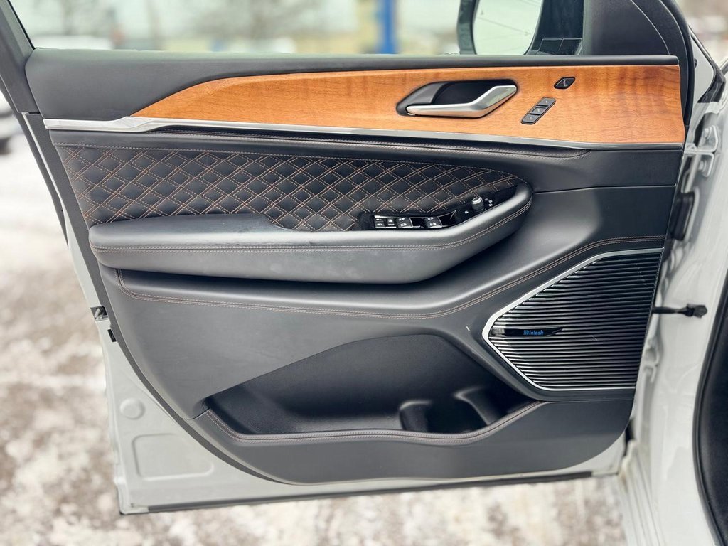 Used 2022 Jeep Grand Cherokee Summit image 12