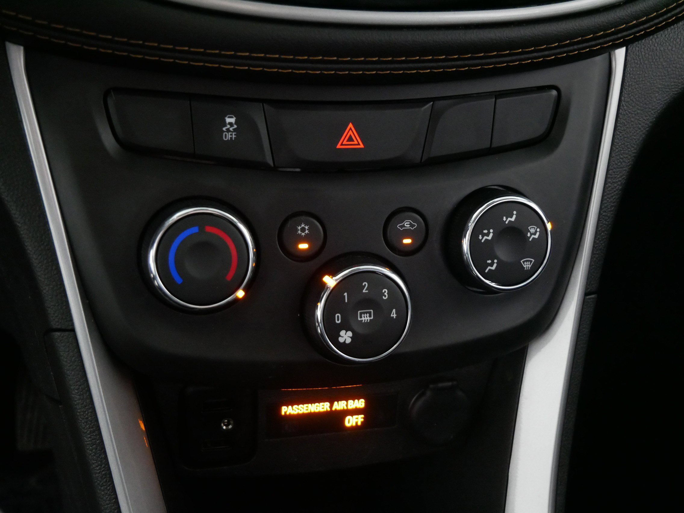 Used 2022 Chevrolet Trax LT w/ Sport Edition image 23